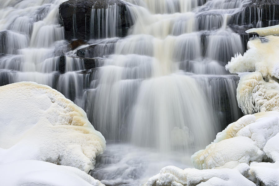2-winter-bond-falls-dean-pennala